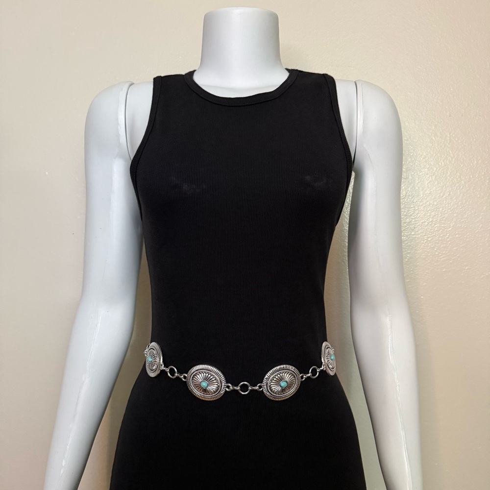 Old silver tone metallic concho style faux turquoise chain belt - Picture 3 of 9